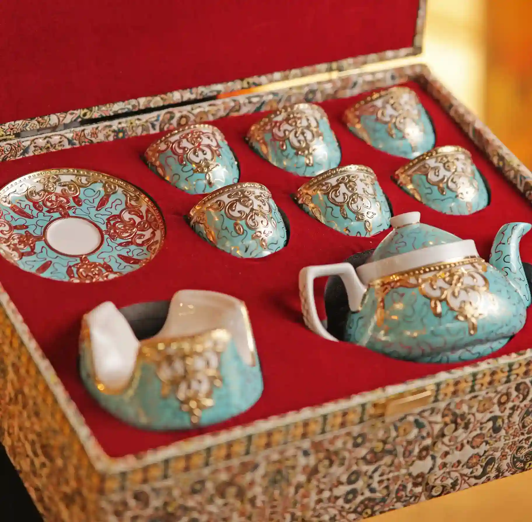 Persian handicrafts and artisan gifts in Dubai